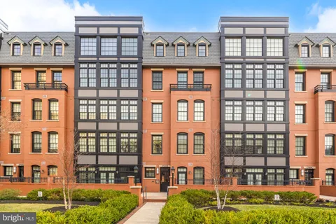 1700 Clarendon Boulevard Unit 126, Arlington, VA MLS: VAAR2054788