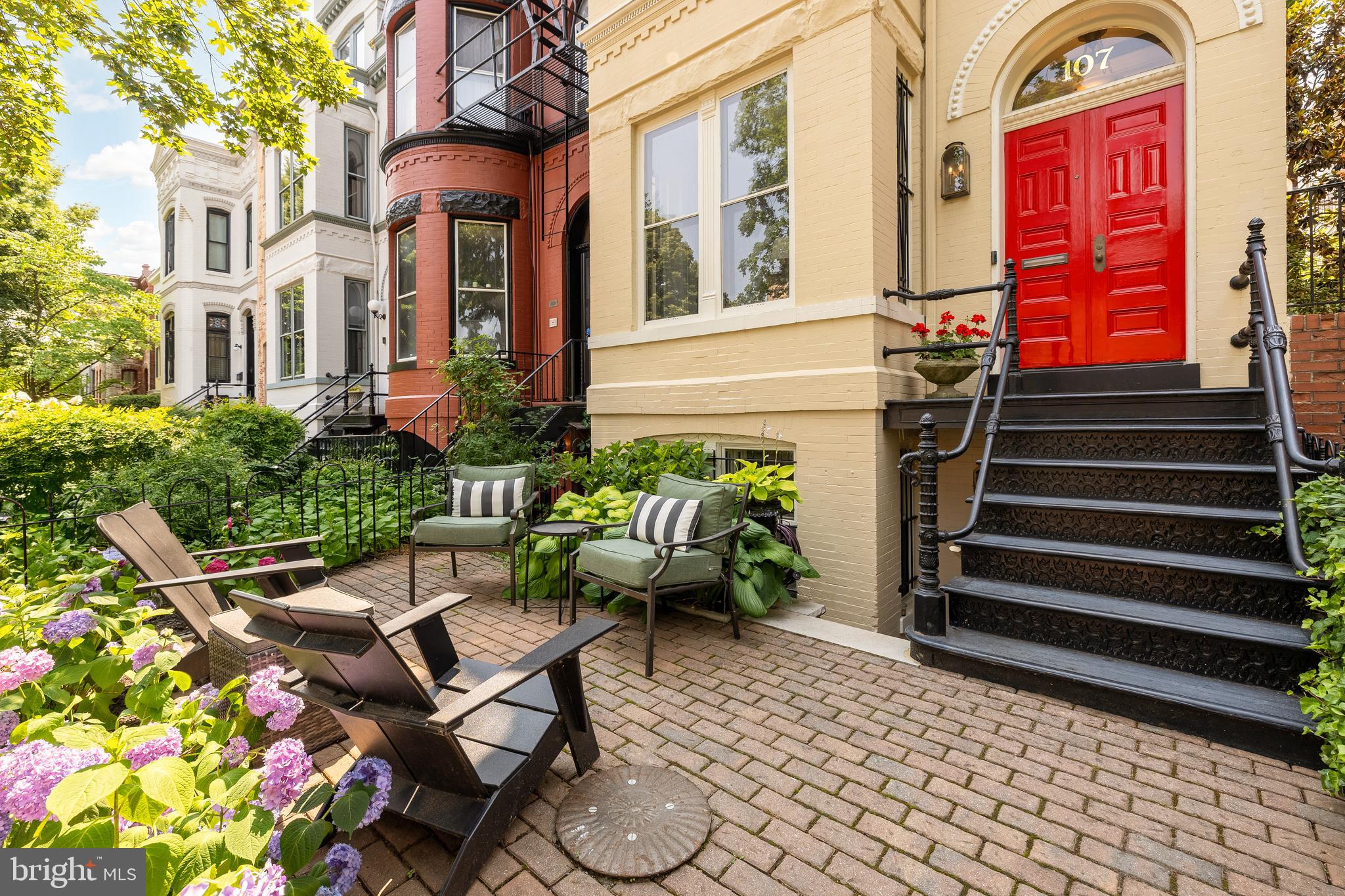 107 5TH STREET SE