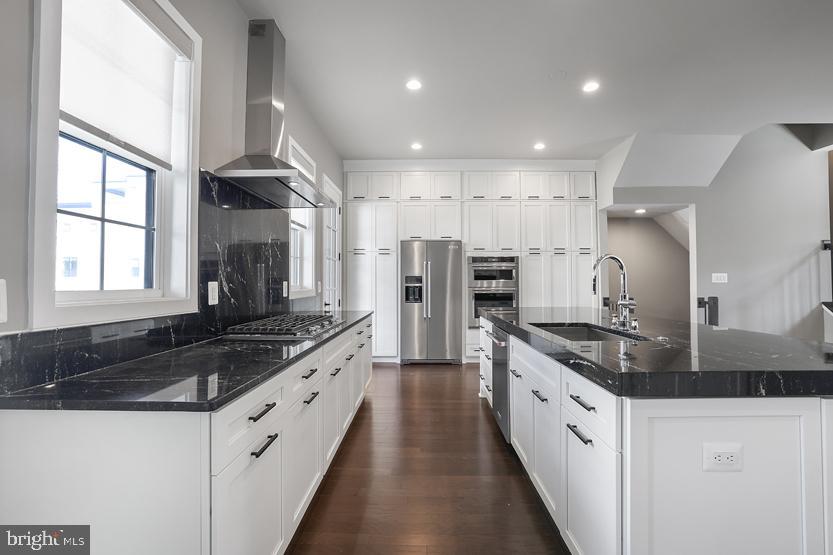 METRO WALK AT MOOREFIELD STATION - Residential Lease