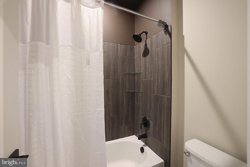 METRO WALK AT MOOREFIELD STATION - Residential Lease