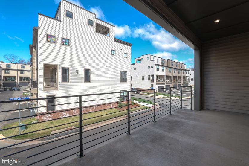 METRO WALK AT MOOREFIELD STATION - Residential Lease