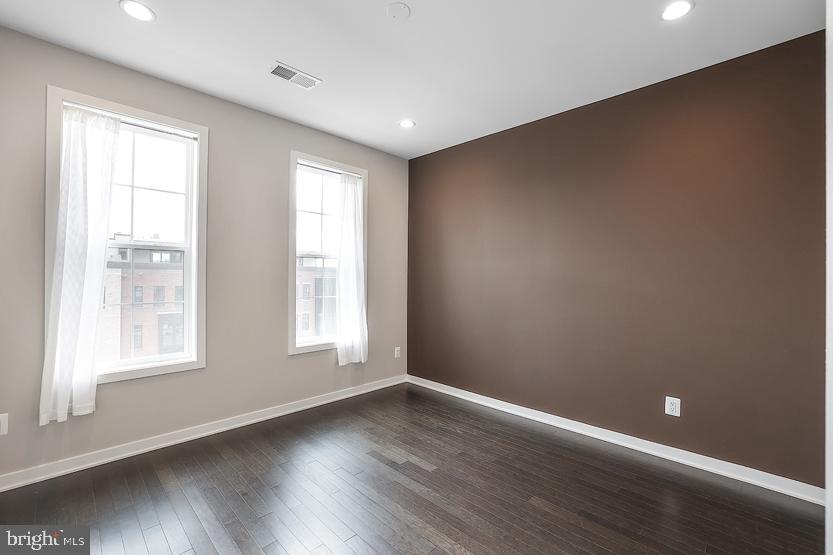 METRO WALK AT MOOREFIELD STATION - Residential Lease