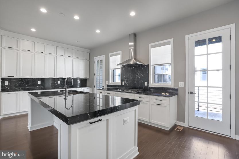 METRO WALK AT MOOREFIELD STATION - Residential Lease