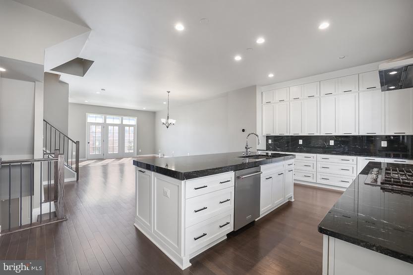 METRO WALK AT MOOREFIELD STATION - Residential Lease