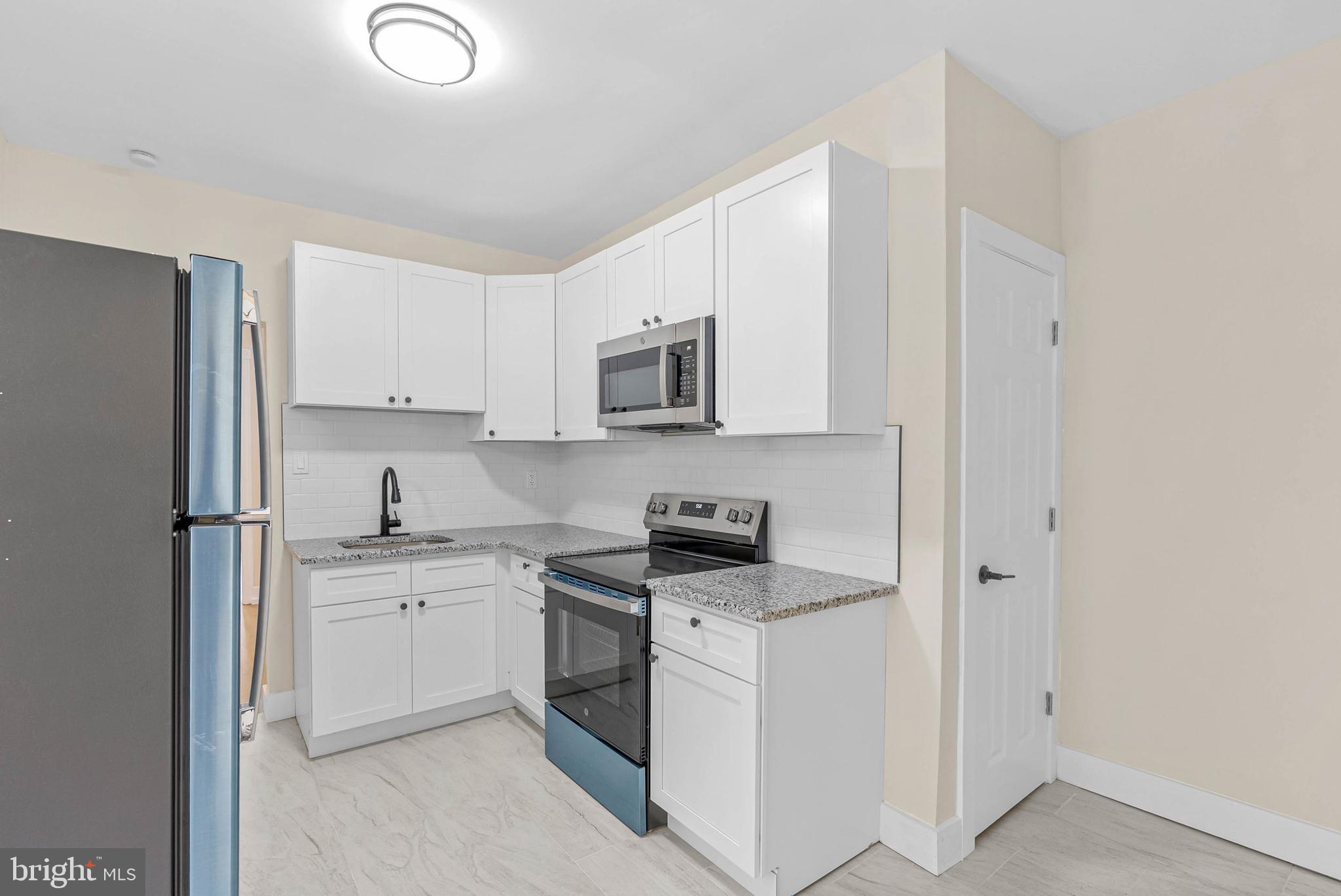 OXFORD CIRCLE - Residential Lease