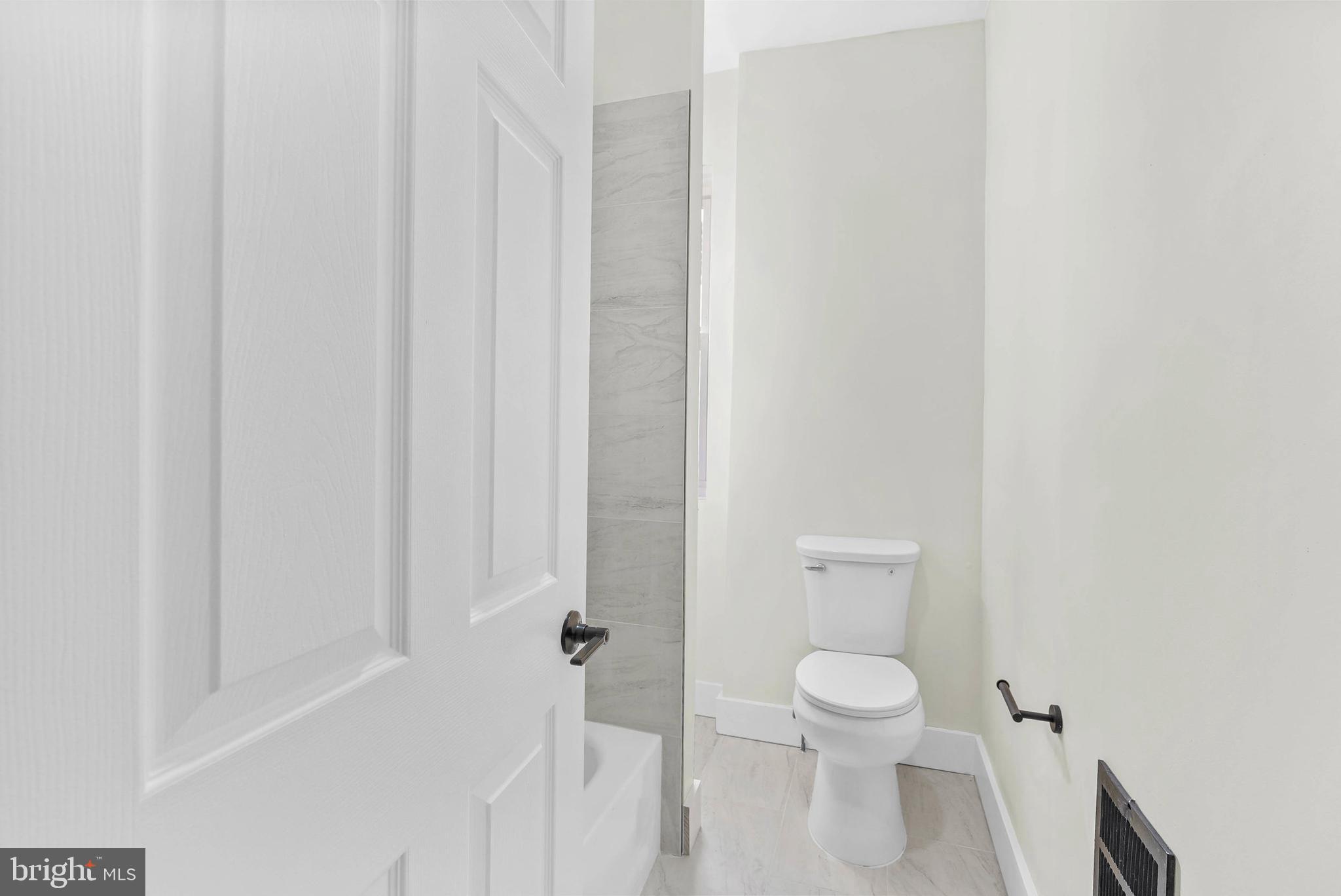 OXFORD CIRCLE - Residential Lease