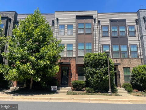 Townhouse For Rent - 43306 John Michael Terrace<br/> ASHBURN, VA 20148