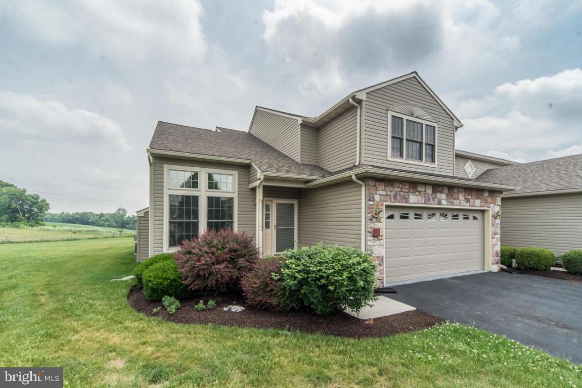 VILLAGE SQUARE COMMONS - Residential