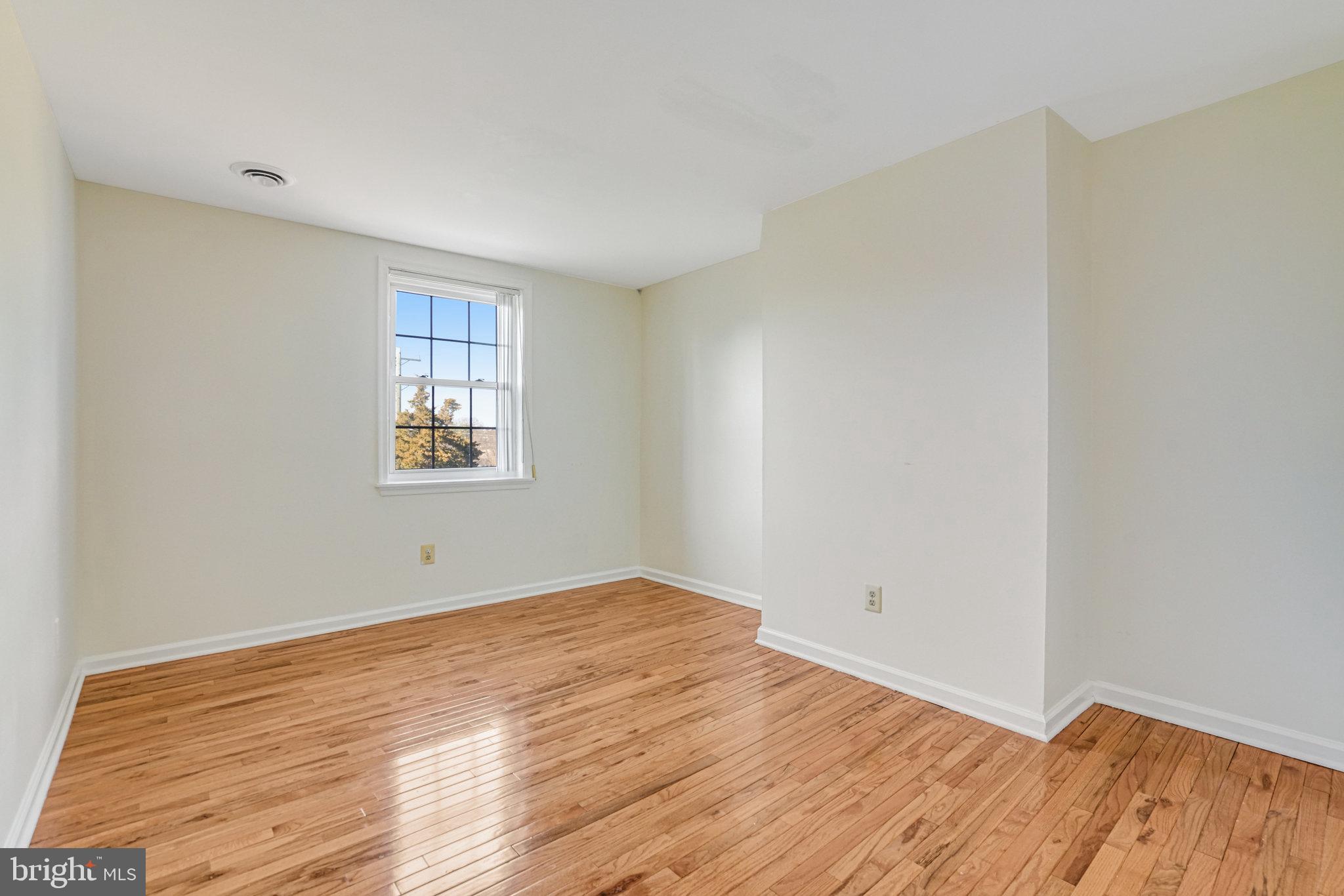 CARLYN PARK - Residential Lease