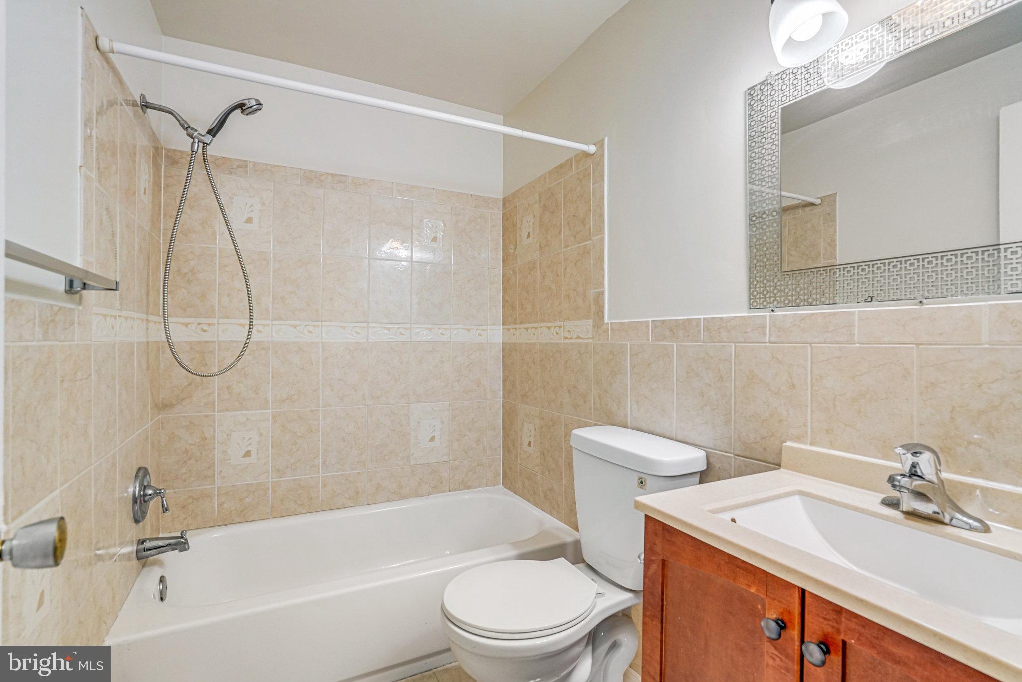 CARLYN PARK - Residential Lease