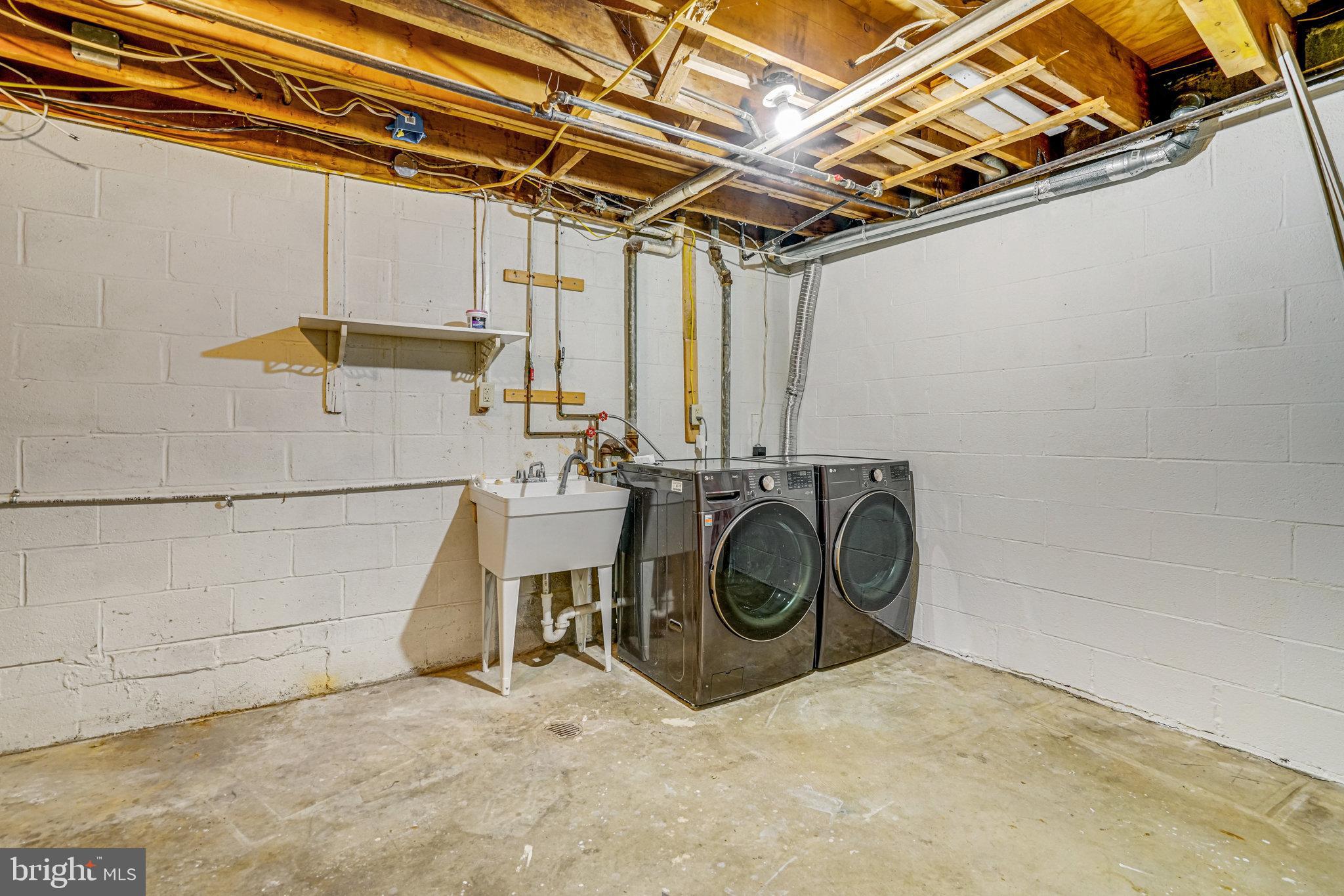 CARLYN PARK - Residential Lease