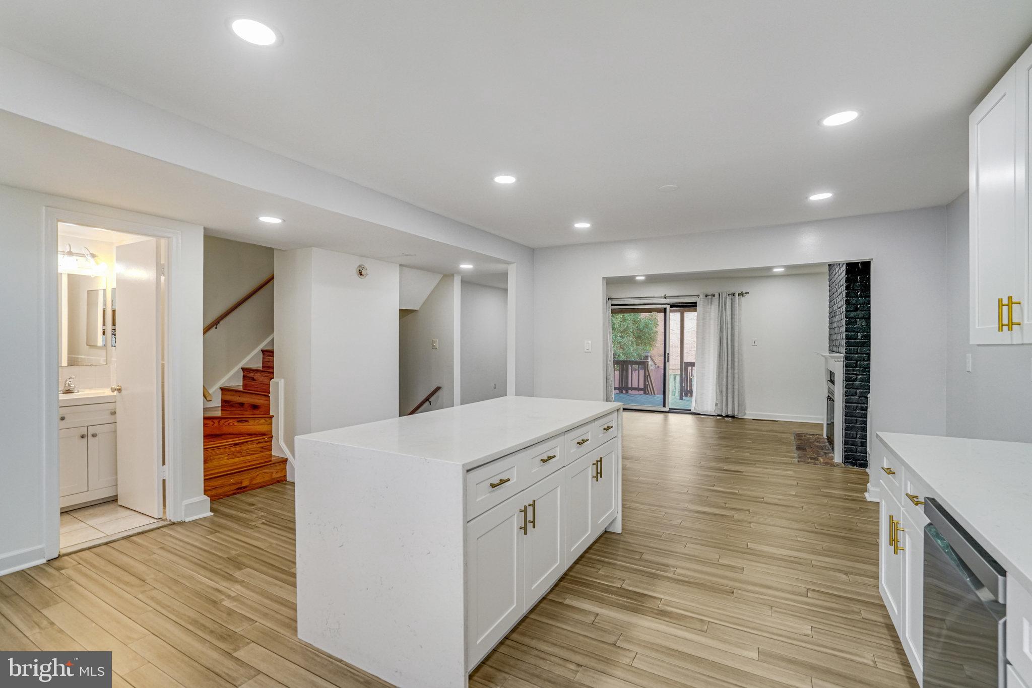 CARLYN PARK - Residential Lease