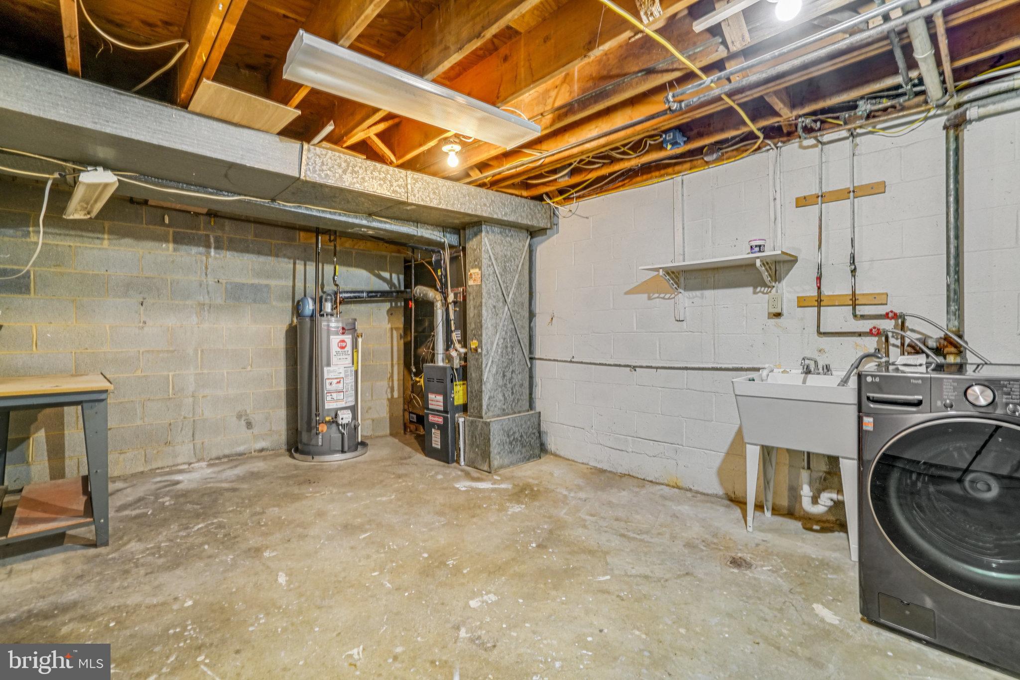 CARLYN PARK - Residential Lease