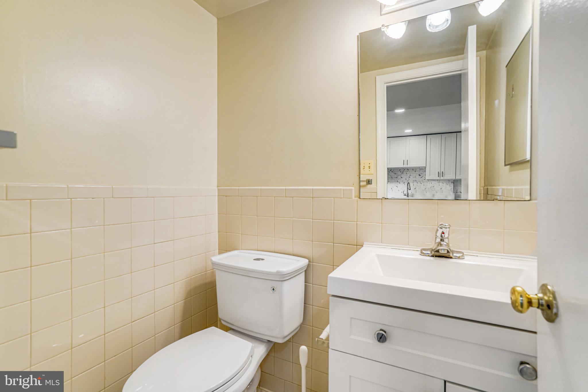 CARLYN PARK - Residential Lease