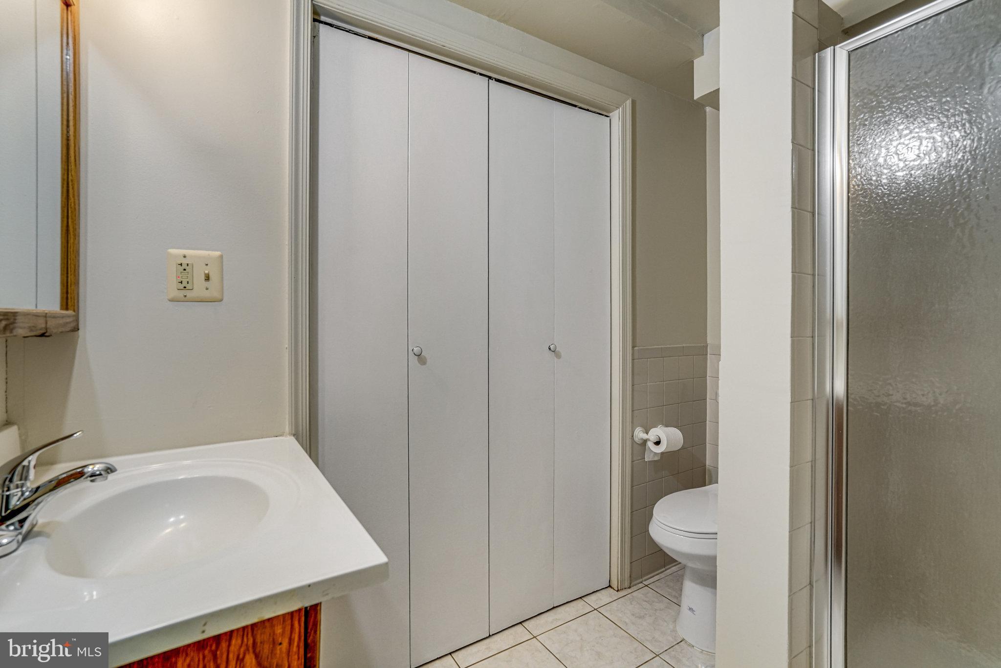 CARLYN PARK - Residential Lease