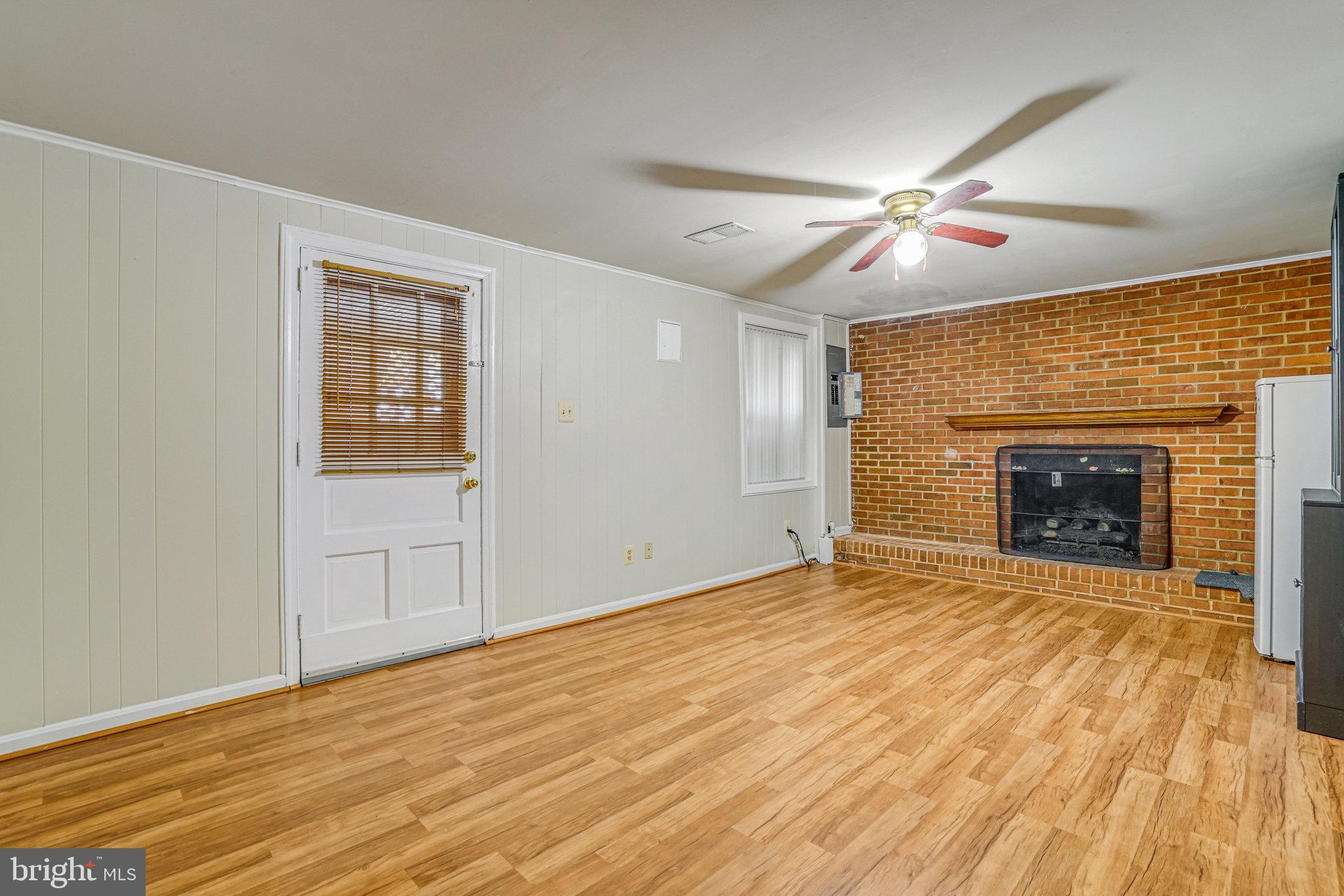 CARLYN PARK - Residential Lease