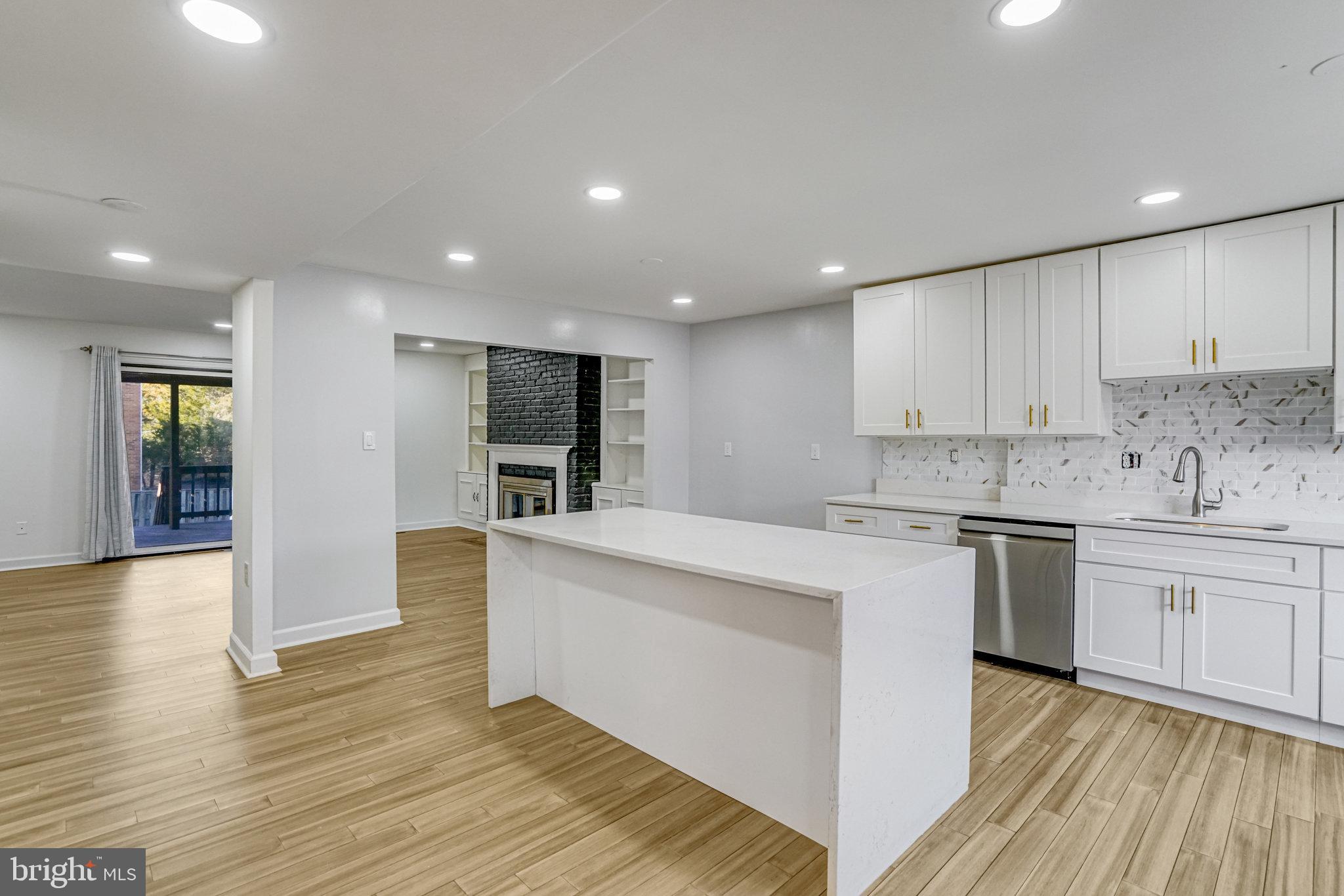 CARLYN PARK - Residential Lease