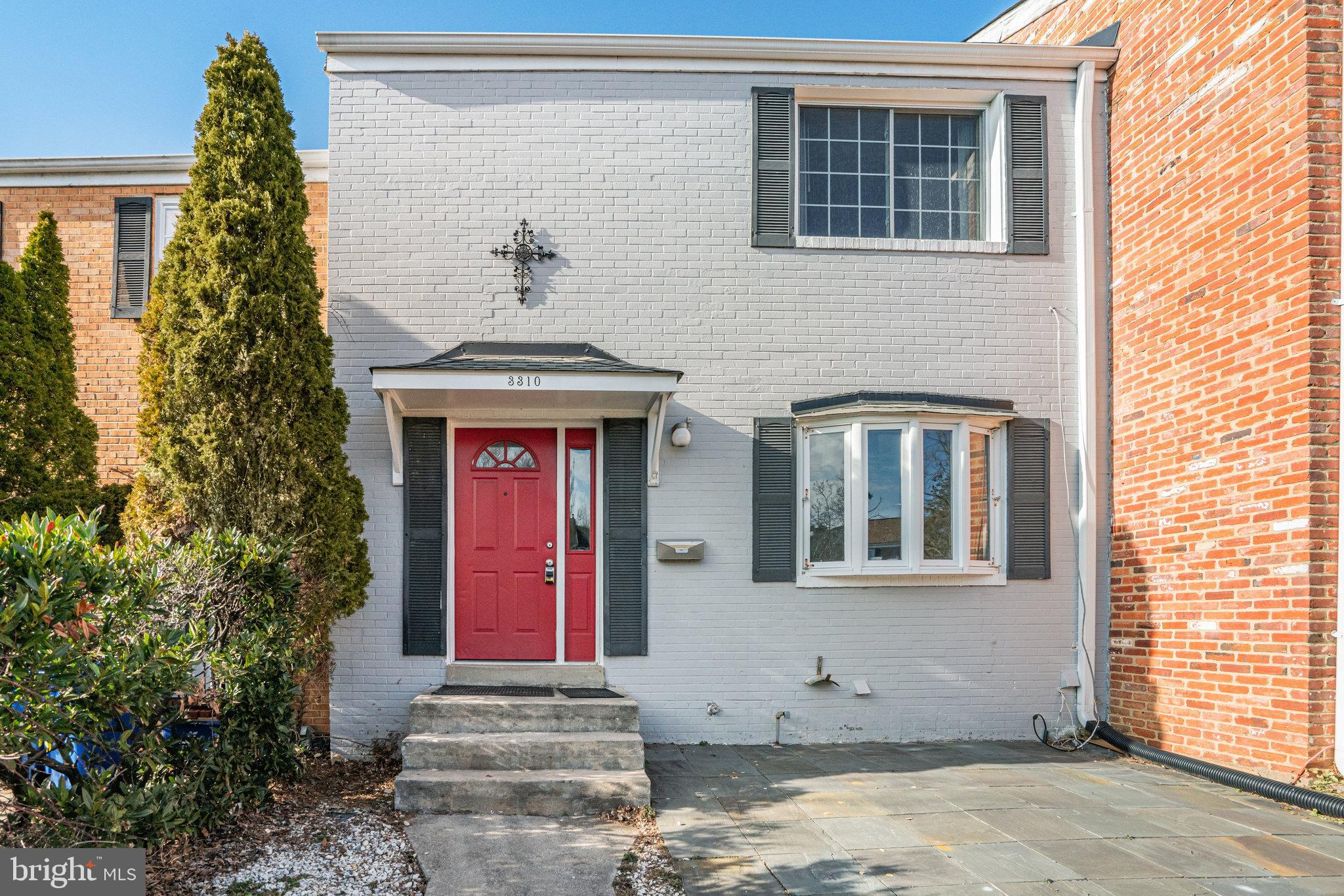 CARLYN PARK - Residential Lease