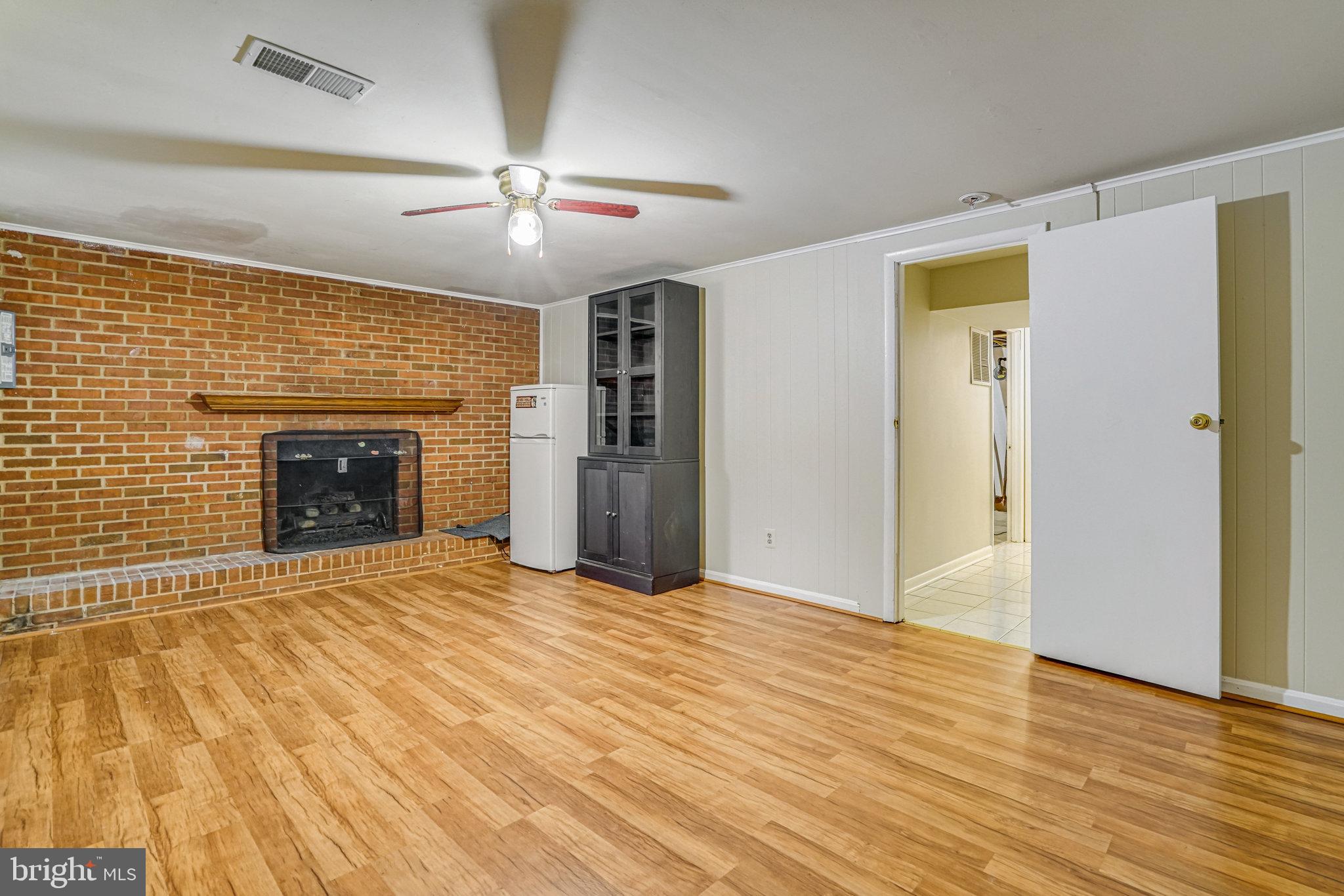 CARLYN PARK - Residential Lease