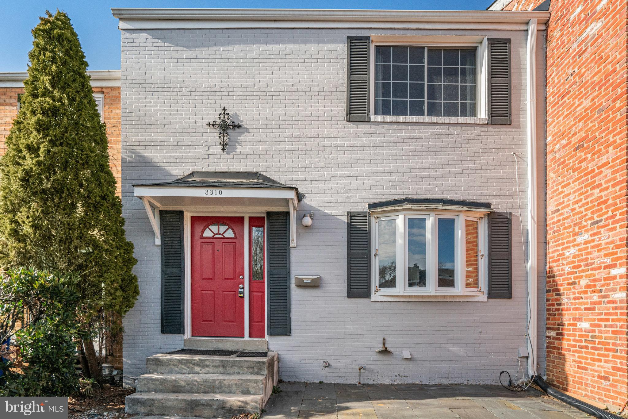 CARLYN PARK - Residential Lease