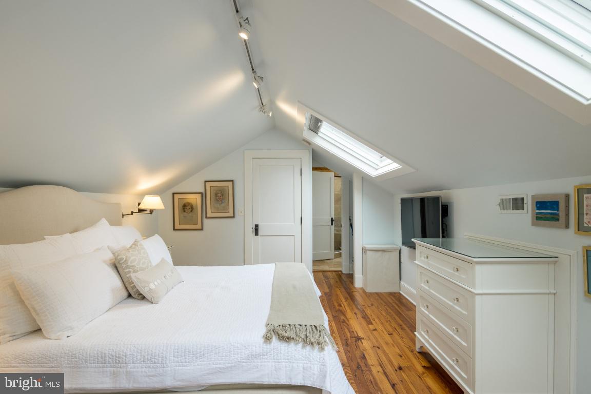 EASTPORT - Residential