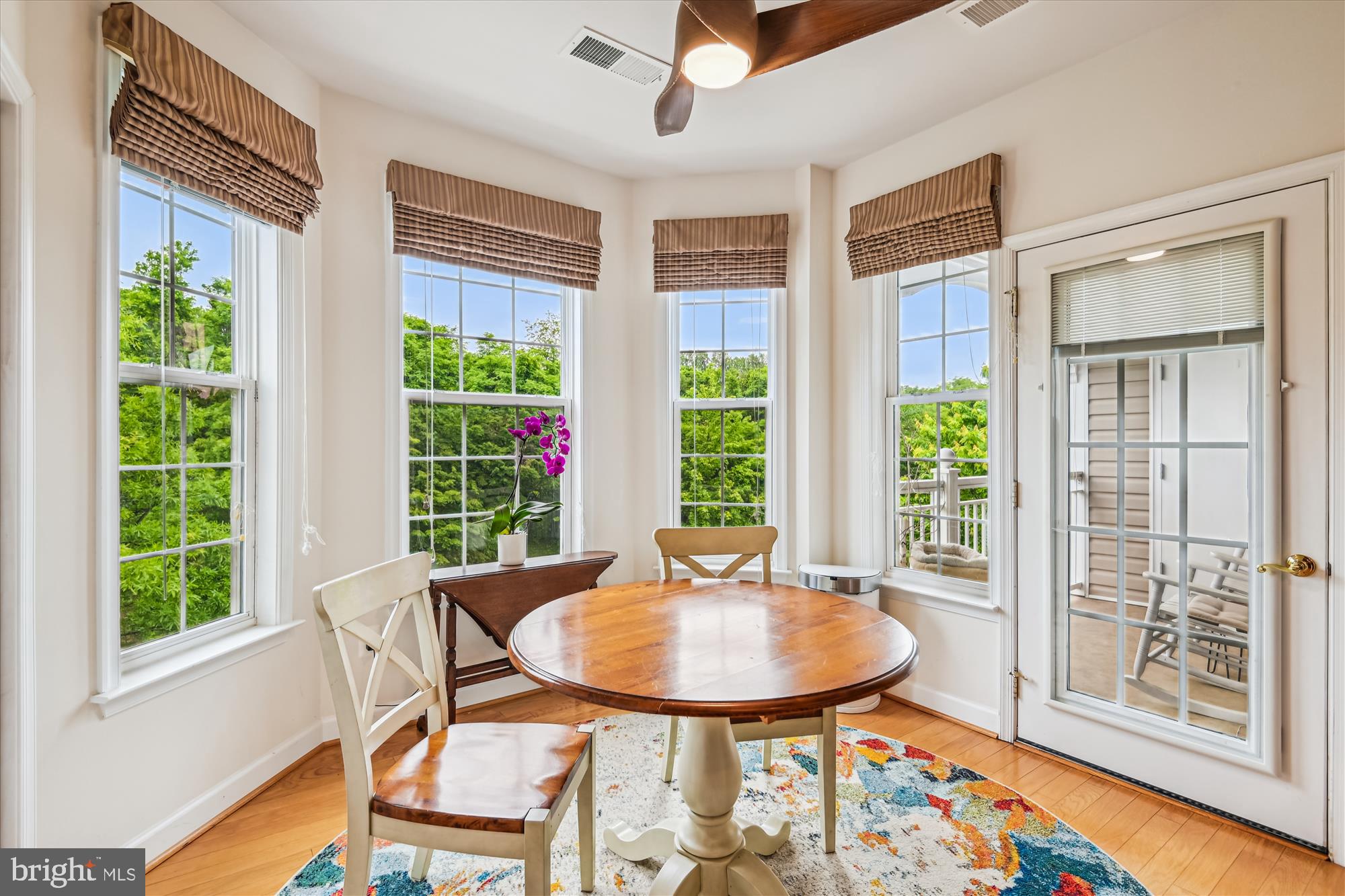 FOUR SEASONS - Residential