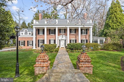 Photo of 6605 KENNEDY DR, CHEVY CHASE, MD 20815 (MLS # MDMC2086780)