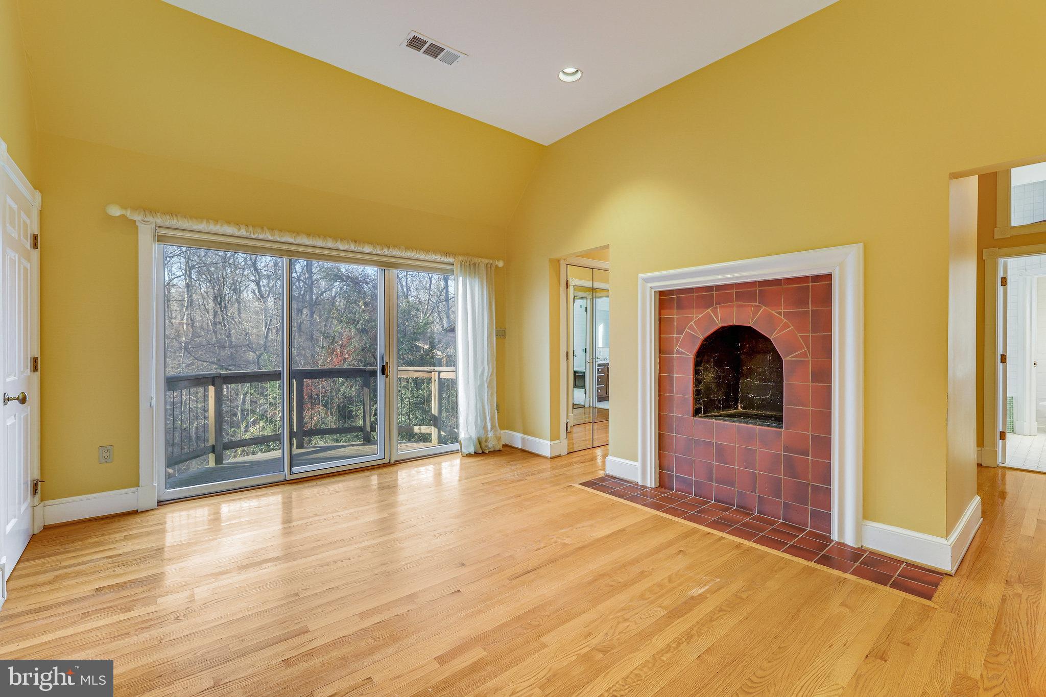 EAGLE ROCK - Residential