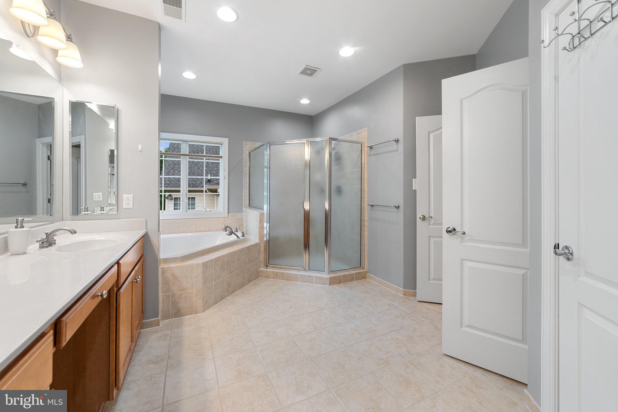 LANSDOWNE ON THE POTOMAC - Residential