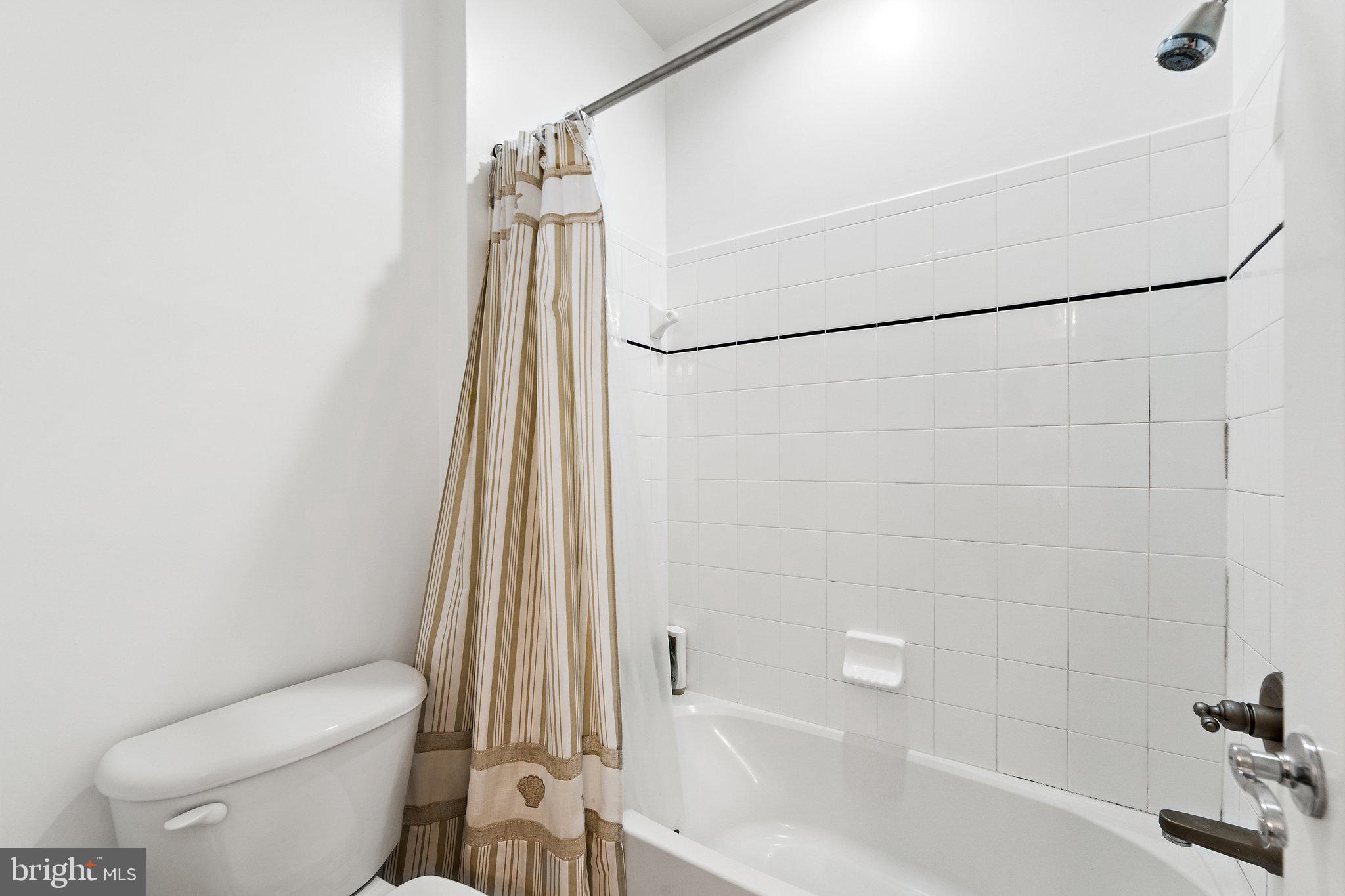 LANSDOWNE ON THE POTOMAC - Residential