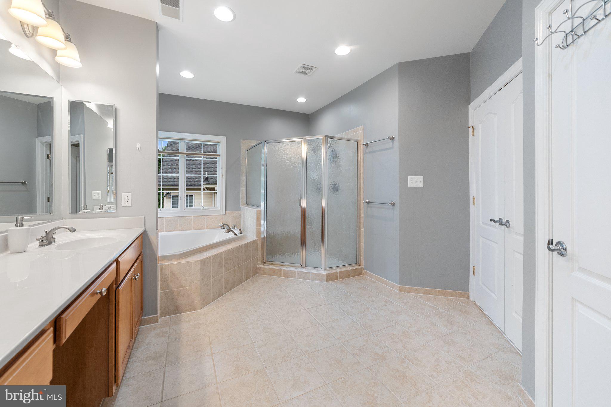 LANSDOWNE ON THE POTOMAC - Residential