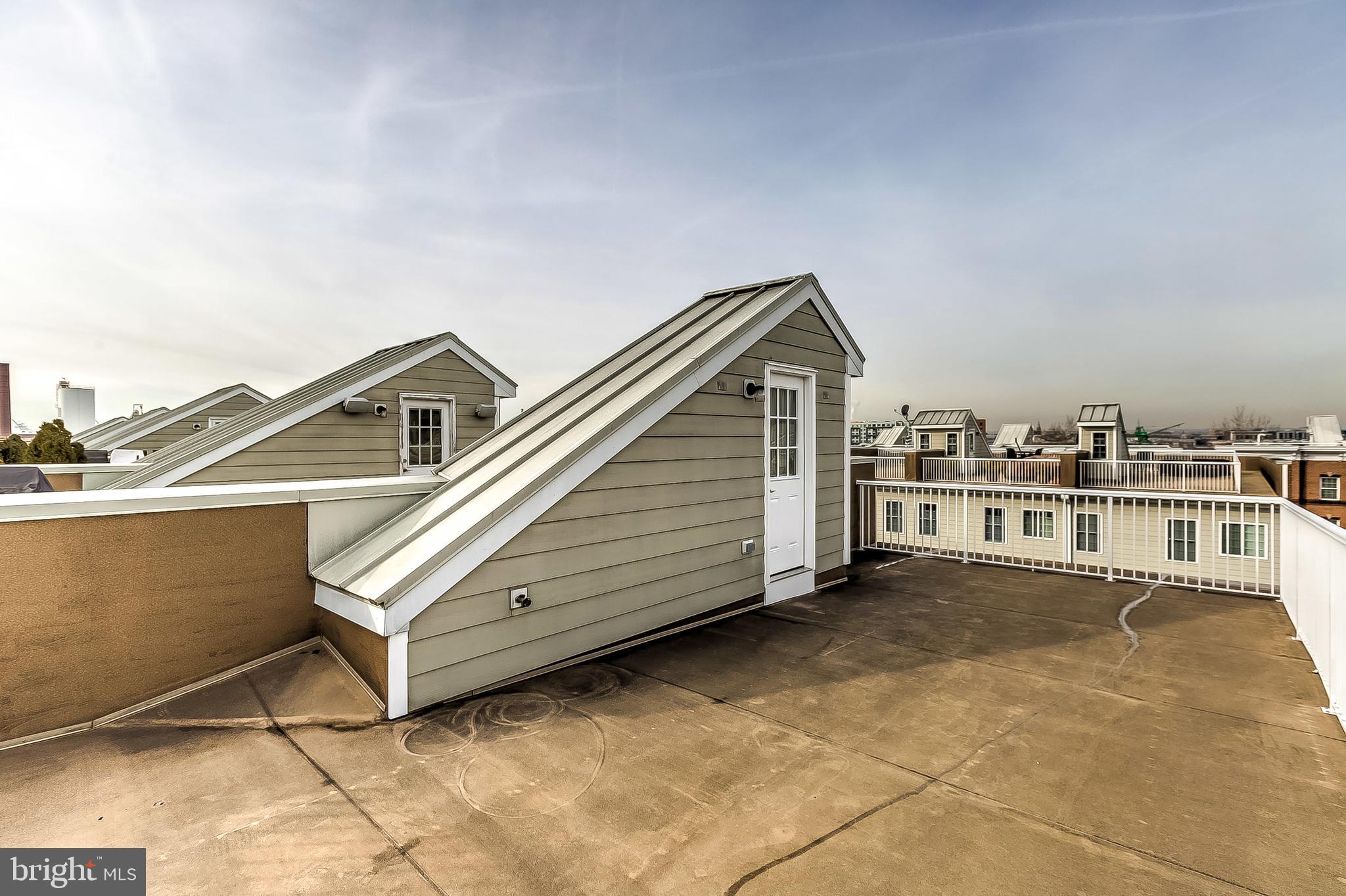 LOCUST POINT - Residential