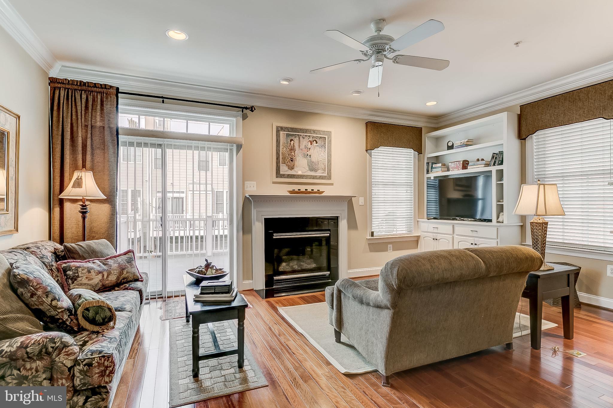 LOCUST POINT - Residential