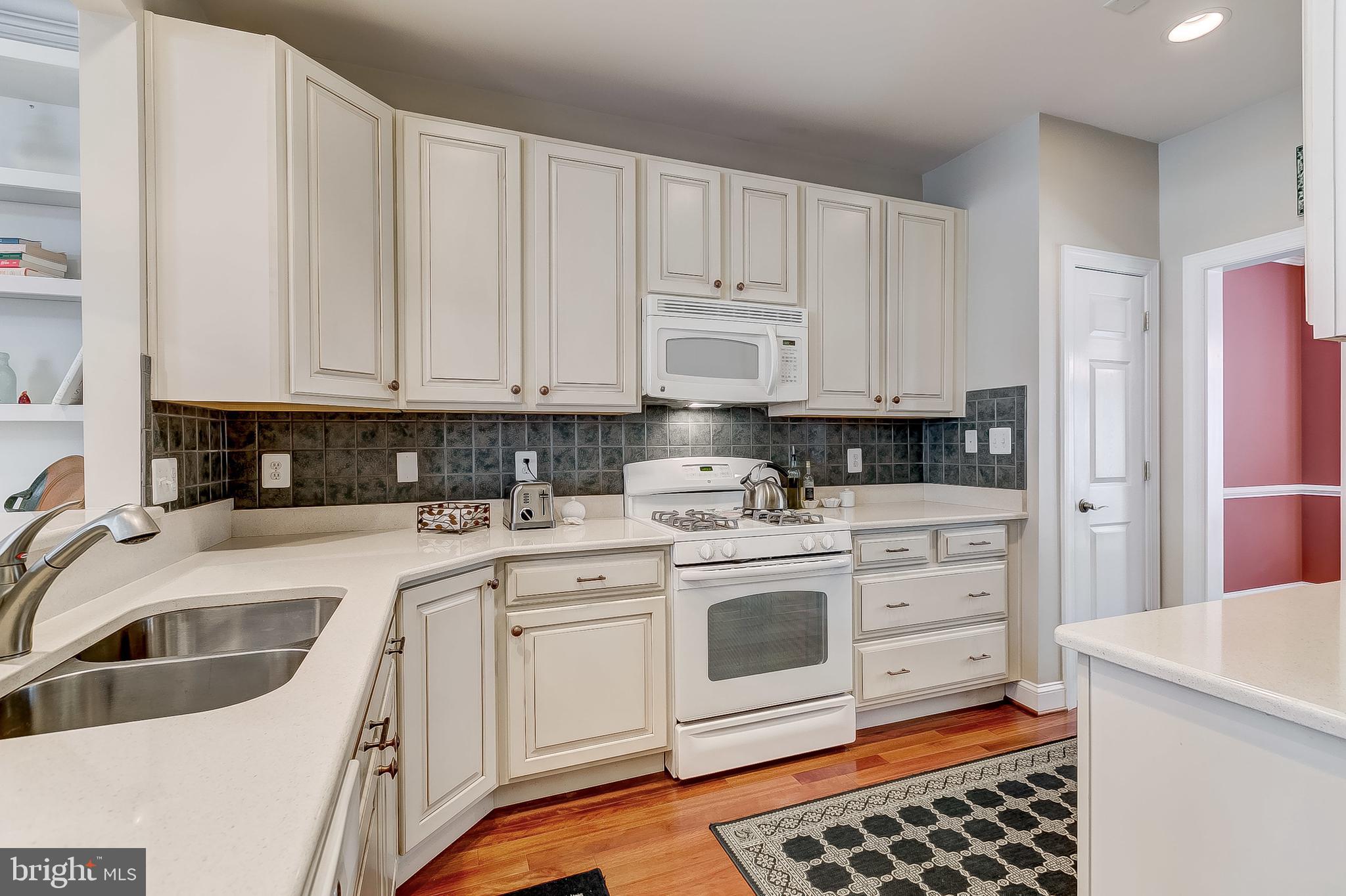 LOCUST POINT - Residential