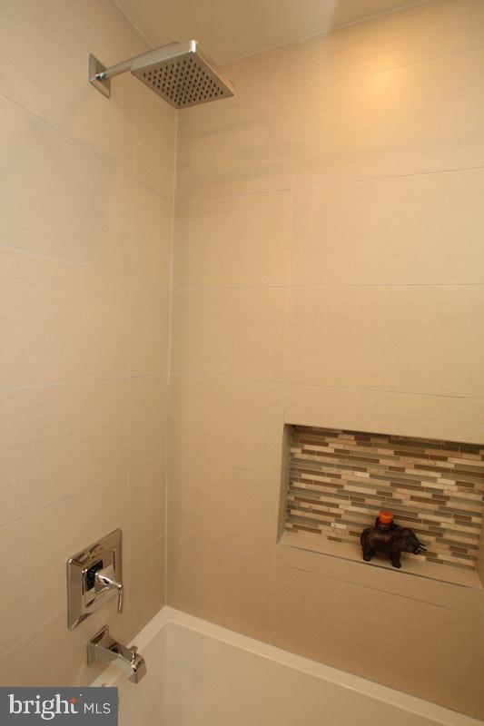 UNIVERSITY CITY - Residential Lease