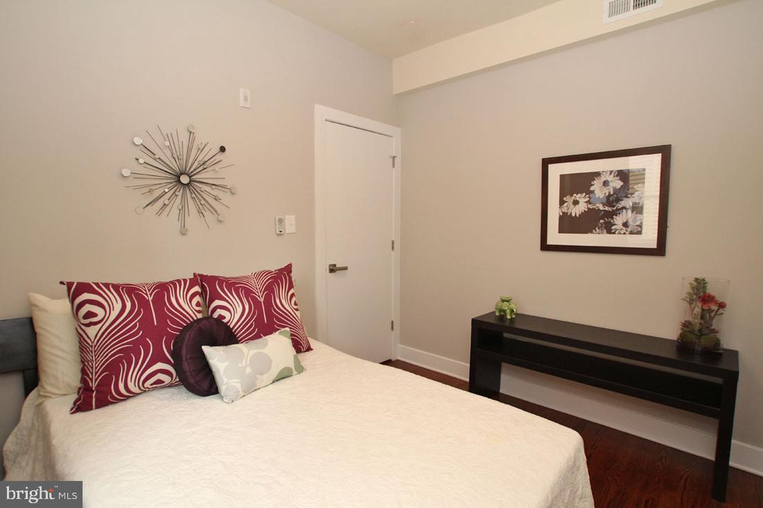 UNIVERSITY CITY - Residential Lease