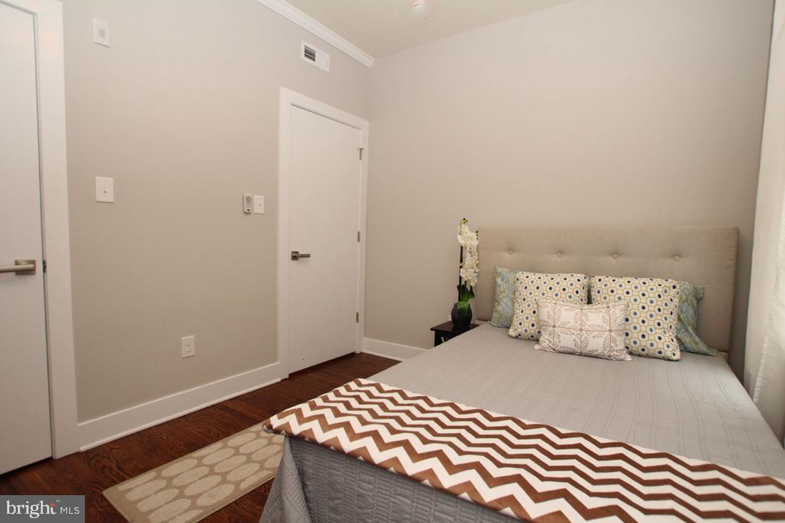 UNIVERSITY CITY - Residential Lease