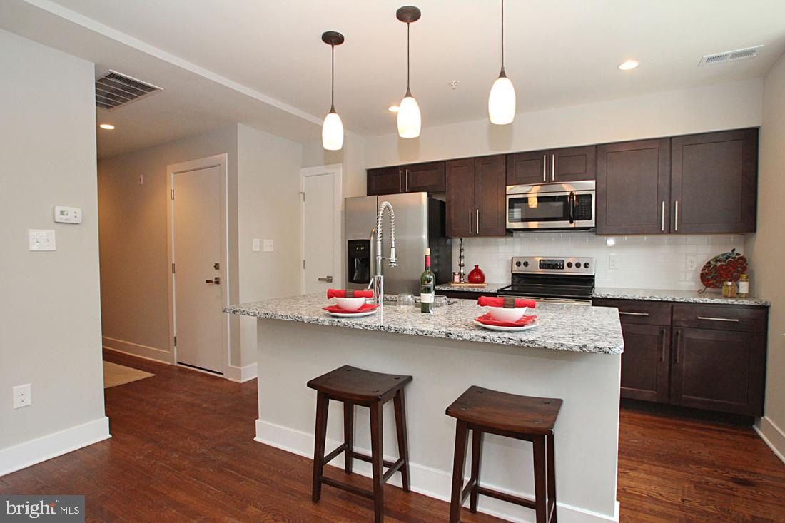 UNIVERSITY CITY - Residential Lease