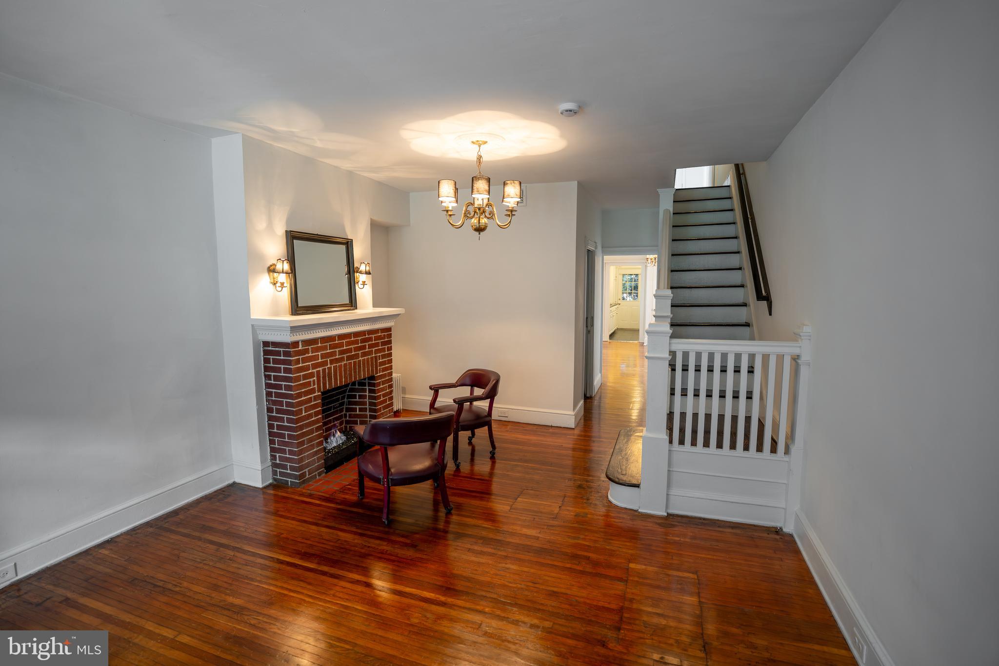 CHESTNUT HILL - Residential