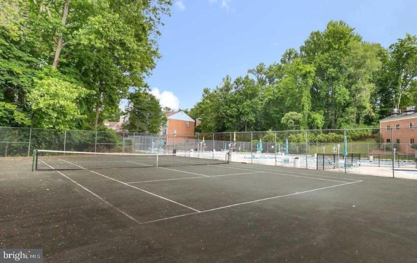 PARKSIDE CONDOMINIUMS - Residential Lease