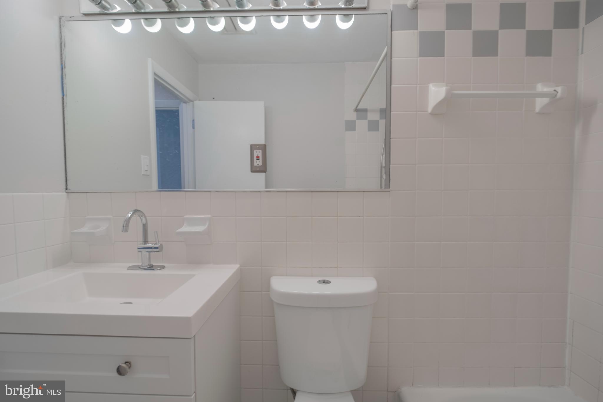 PARKSIDE CONDOMINIUMS - Residential Lease