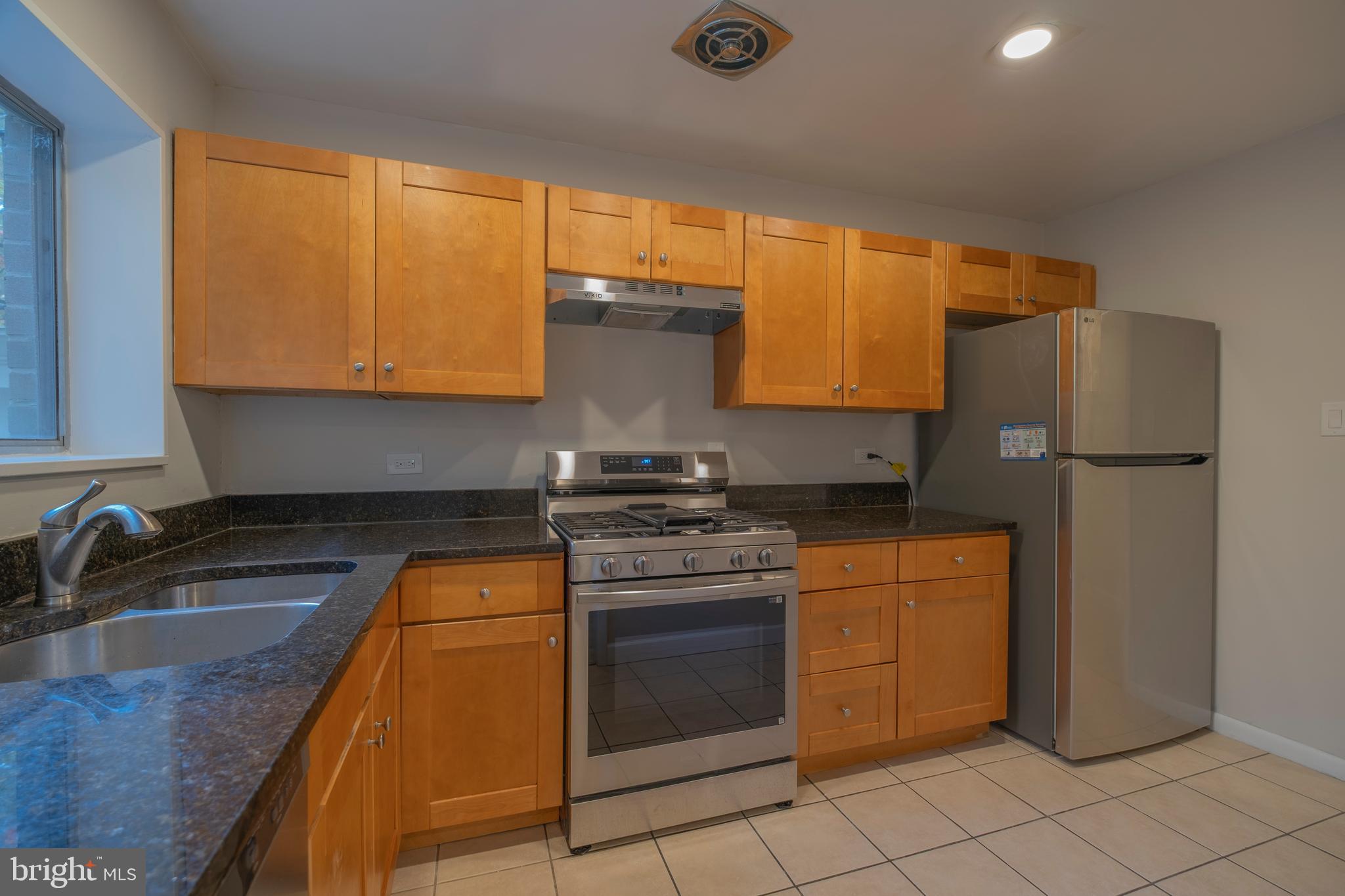 PARKSIDE CONDOMINIUMS - Residential Lease