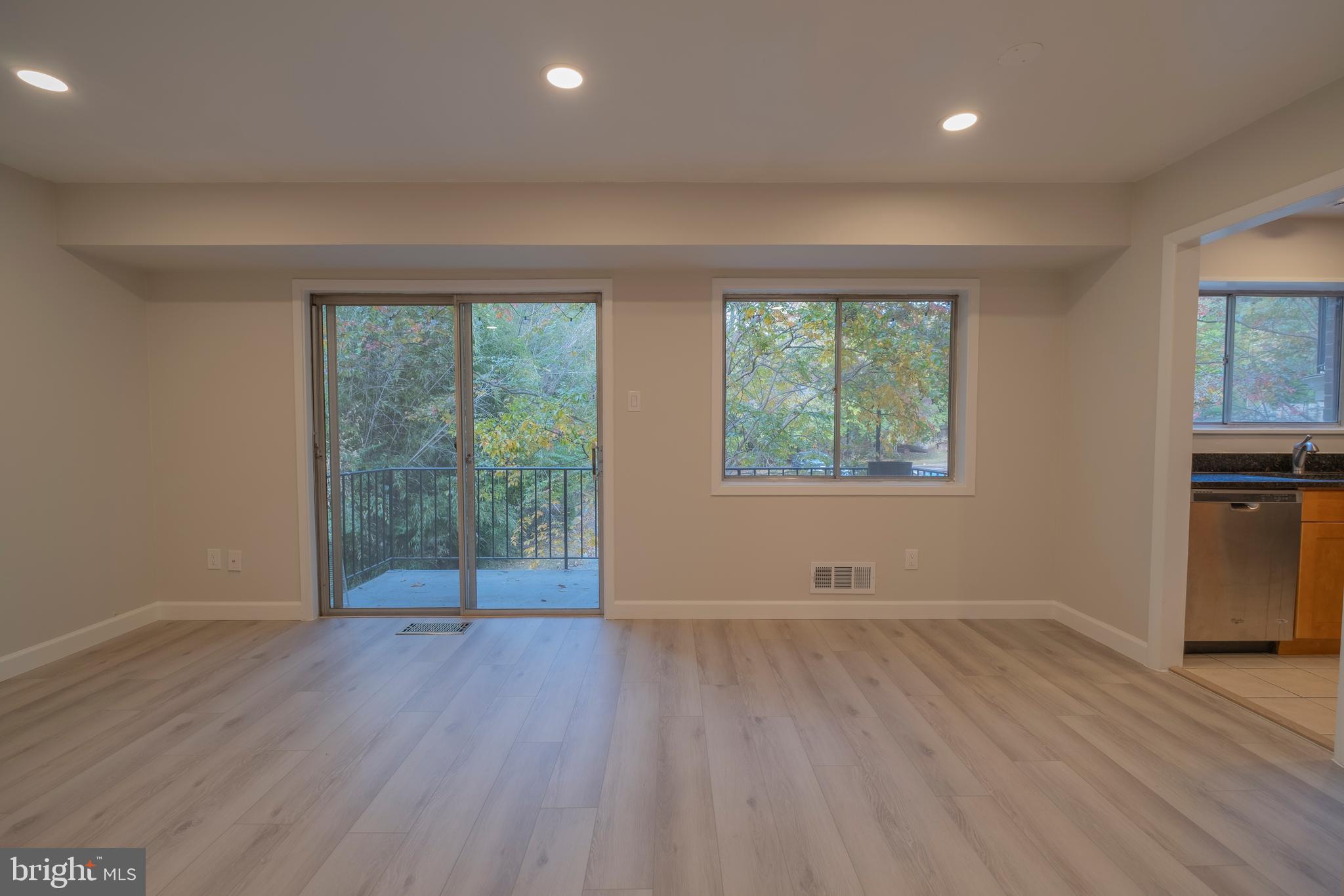 PARKSIDE CONDOMINIUMS - Residential Lease