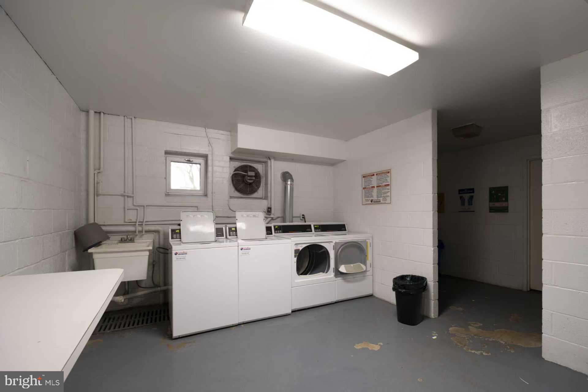 PARKSIDE CONDOMINIUMS - Residential Lease