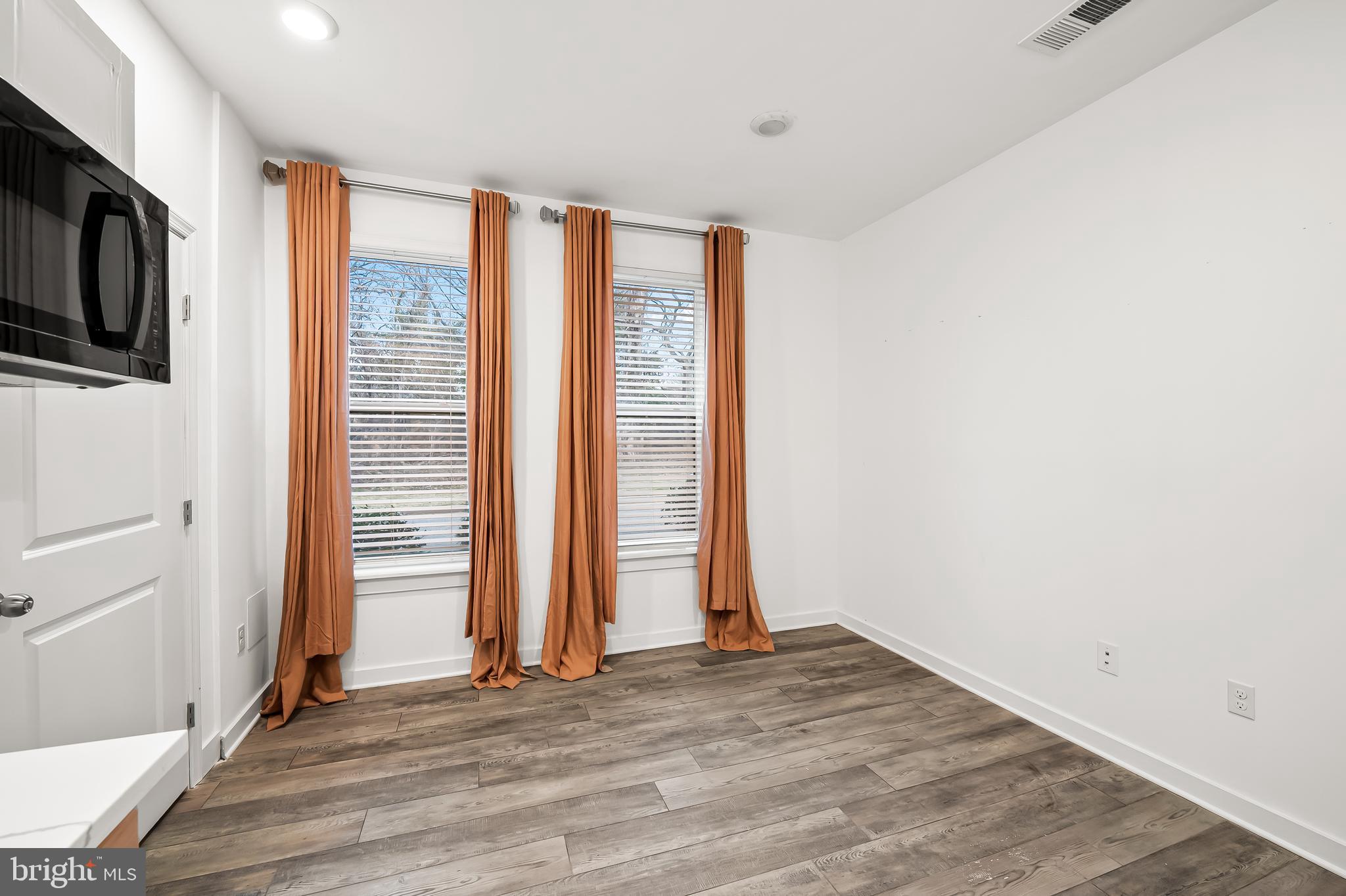 MEDFIELD - Residential