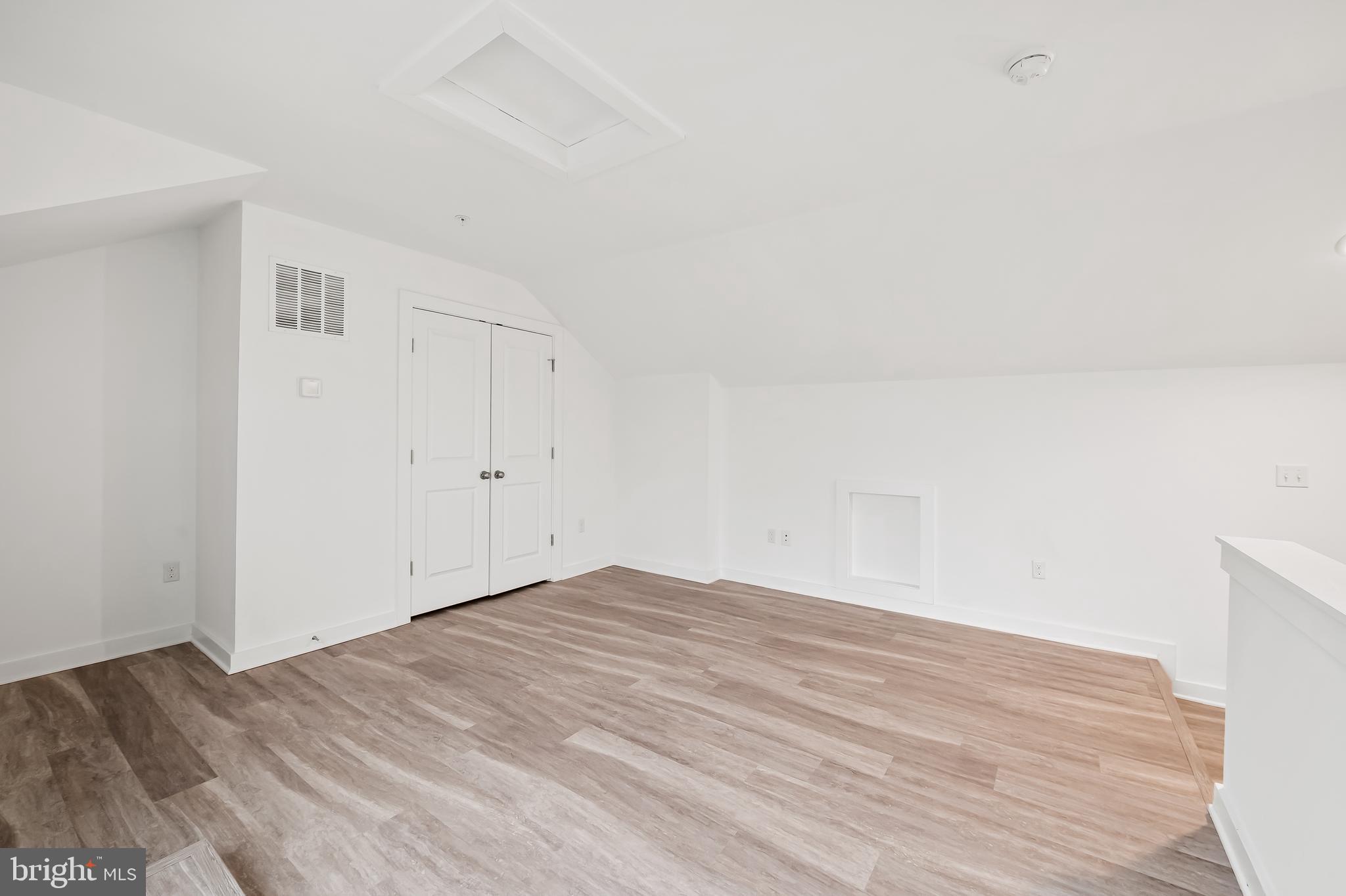 MEDFIELD - Residential