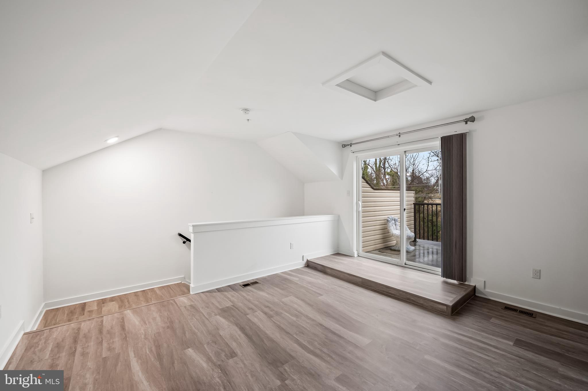 MEDFIELD - Residential