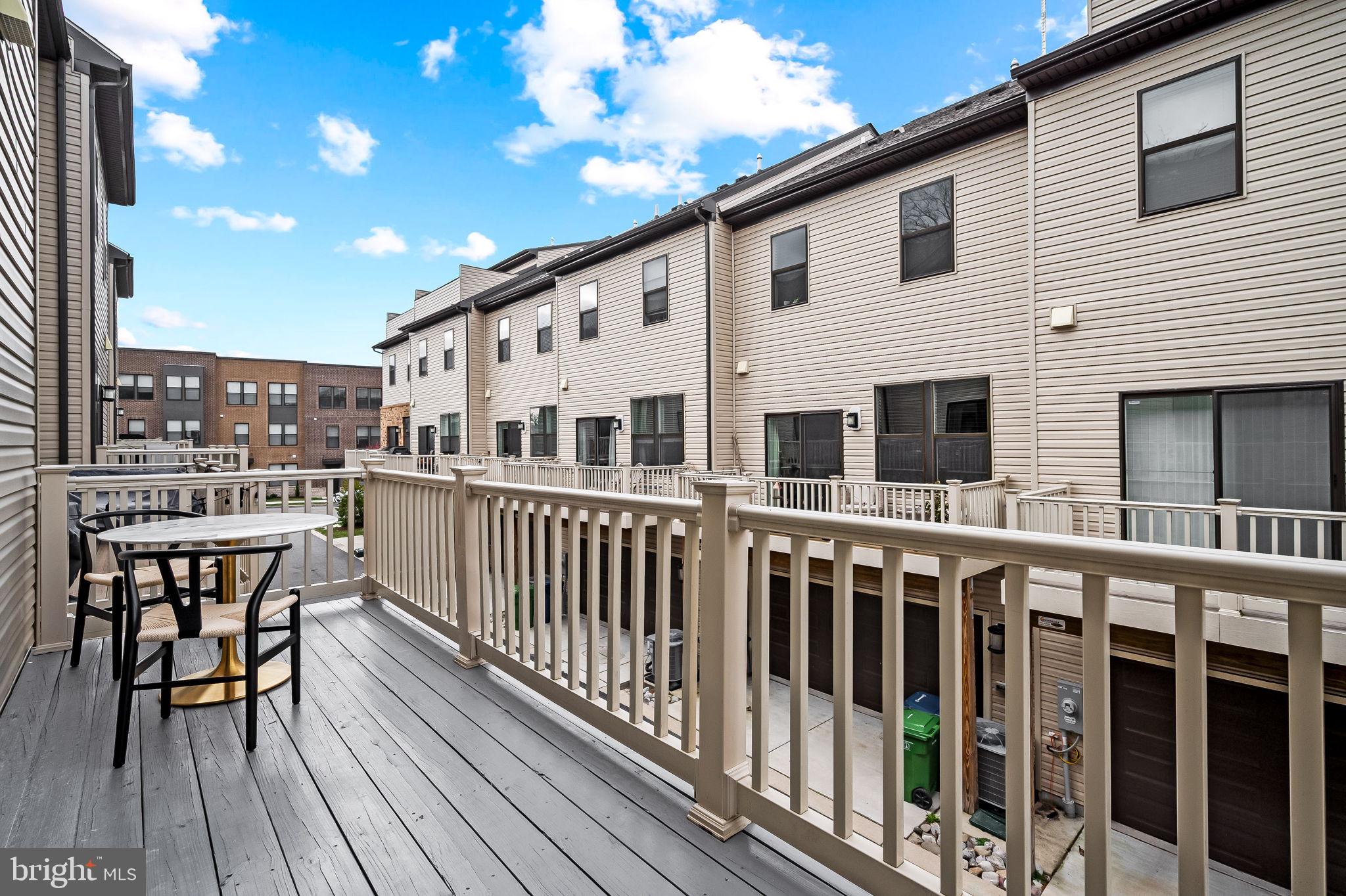 MEDFIELD - Residential