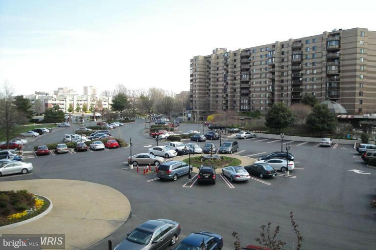 ROTONDA - Residential Lease