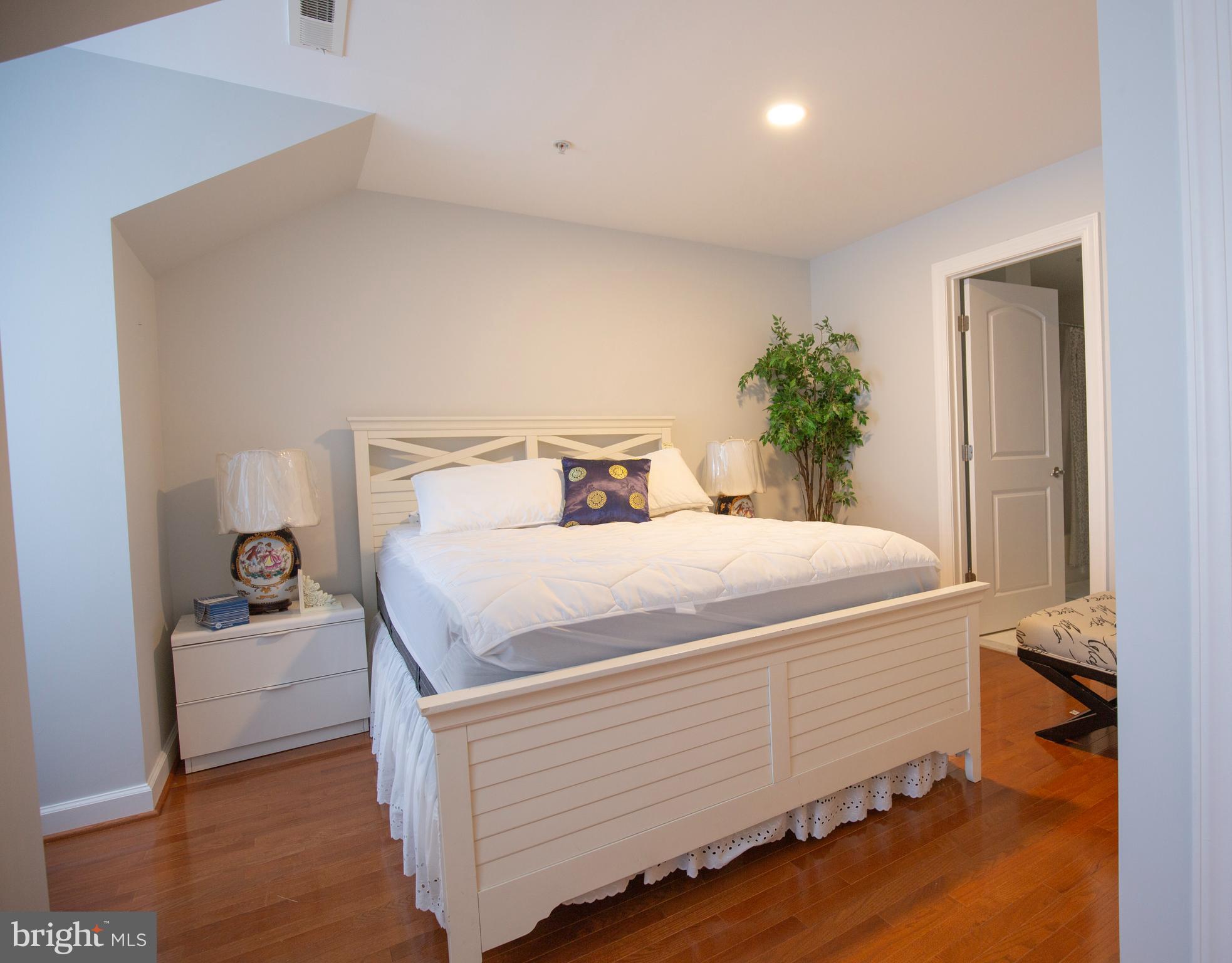 HIDDEN CREEK - Residential